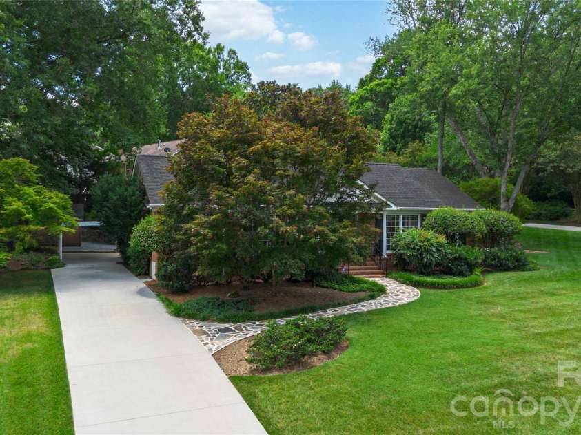 3900 Riverbend Road, Charlotte, NC 28210.  MLS# CAR4396469, YatesRealty ID 34119. 