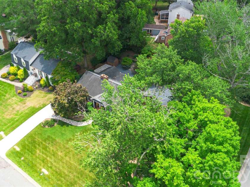 3900 Riverbend Road, Charlotte, NC 28210.  MLS# CAR4396469, YatesRealty ID 34119. 