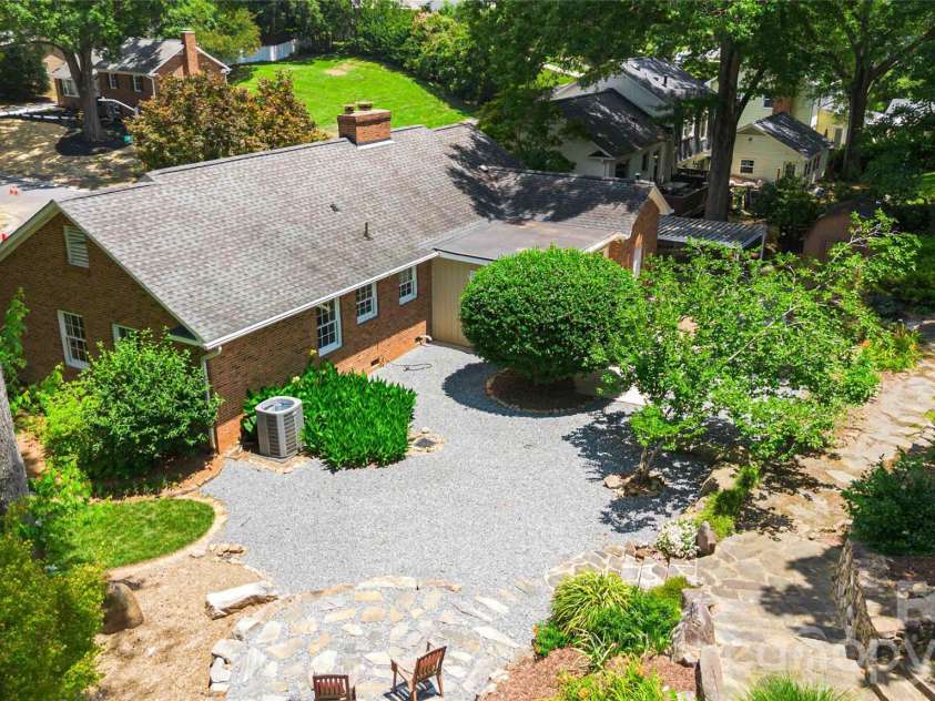 3900 Riverbend Road, Charlotte, NC 28210.  MLS# CAR4396469, YatesRealty ID 34119. 