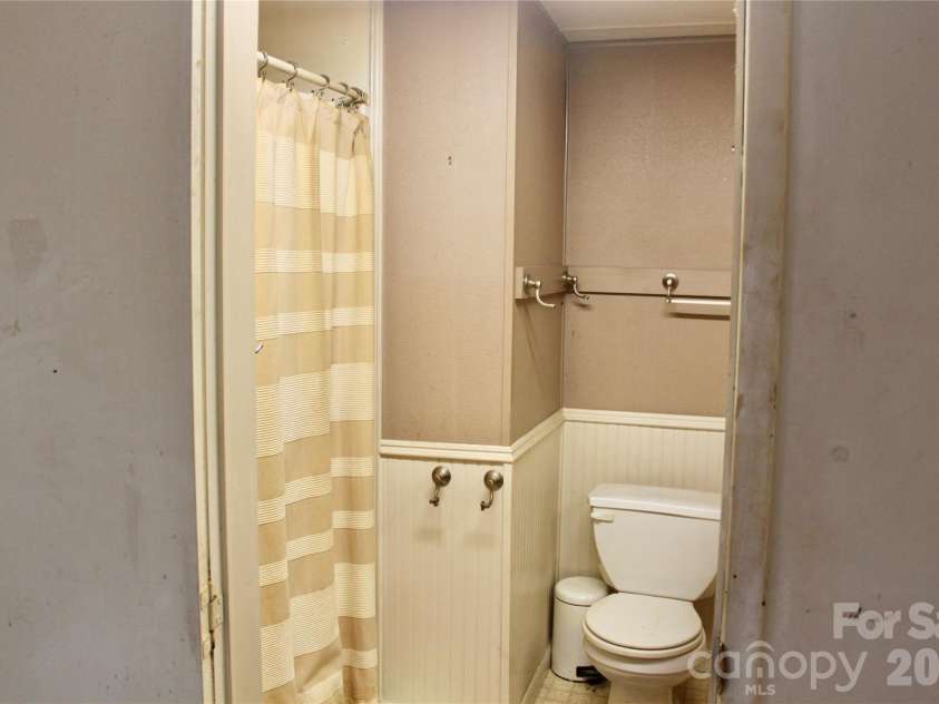 14 Irvin Road, Pisgah Forest, NC 28768.  MLS# CAR4349662, YatesRealty ID 3412. Primary Bathroom. 