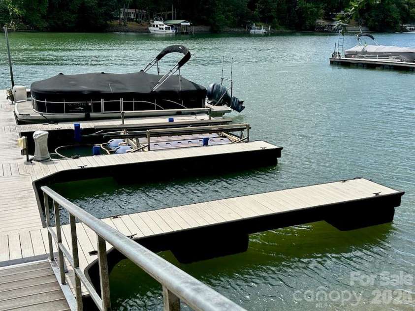 3529 Mountain Cove Drive, Charlotte, NC 28216.  MLS# CAR4394140, YatesRealty ID 34120. 
