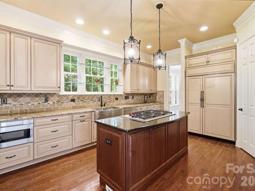 3529 Mountain Cove Drive, Charlotte, NC 28216.  MLS# CAR4394140, YatesRealty ID 34120. 