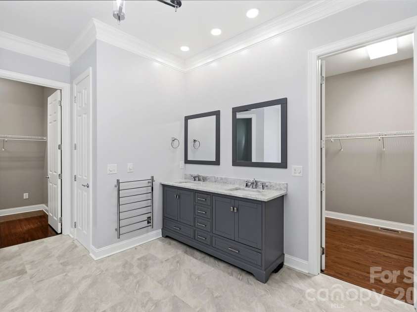 3529 Mountain Cove Drive, Charlotte, NC 28216.  MLS# CAR4394140, YatesRealty ID 34120. 