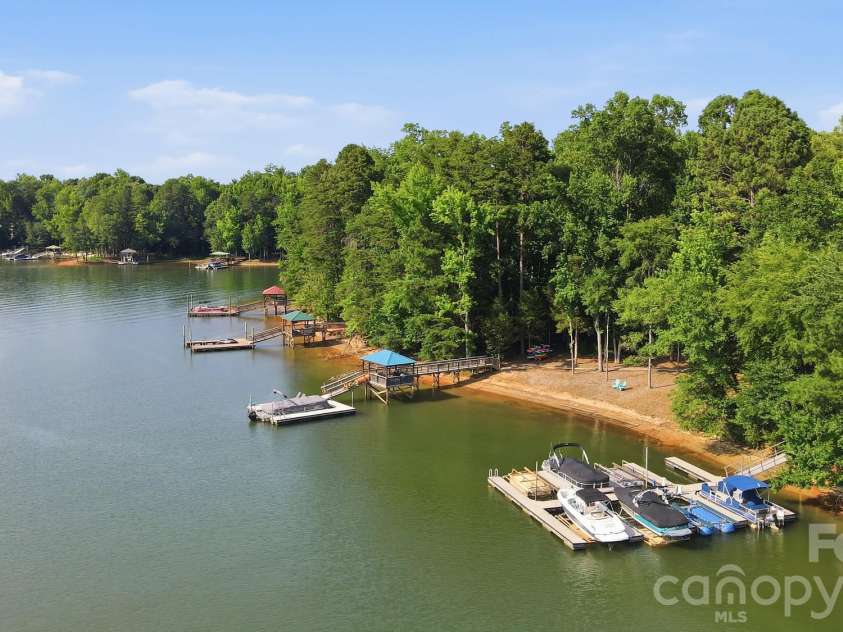 3529 Mountain Cove Drive, Charlotte, NC 28216.  MLS# CAR4394140, YatesRealty ID 34120. 