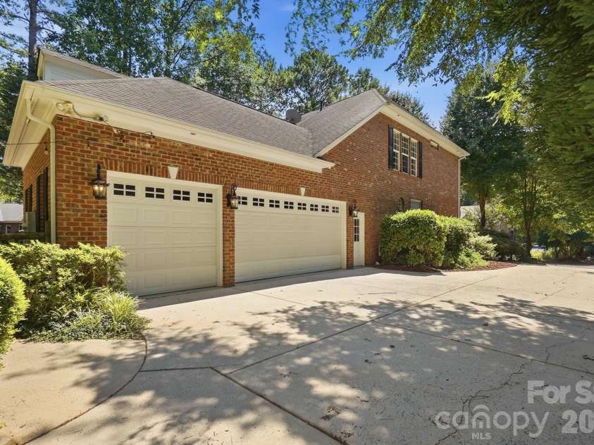 3529 Mountain Cove Drive, Charlotte, NC 28216.  MLS# CAR4394140, YatesRealty ID 34120. 