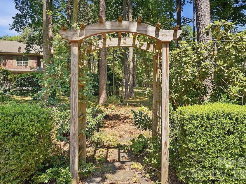 3529 Mountain Cove Drive, Charlotte, NC 28216.  MLS# CAR4394140, YatesRealty ID 34120. 