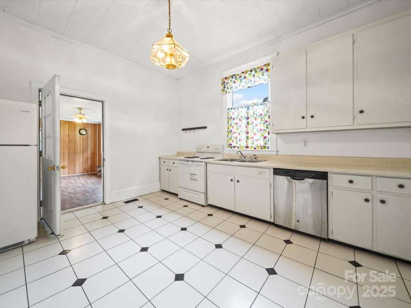 321 Main Street, Morven, NC 28119.  MLS# CAR4287589, YatesRealty ID 34122. 