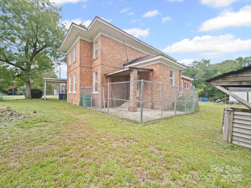 321 Main Street, Morven, NC 28119.  MLS# CAR4287589, YatesRealty ID 34122. 