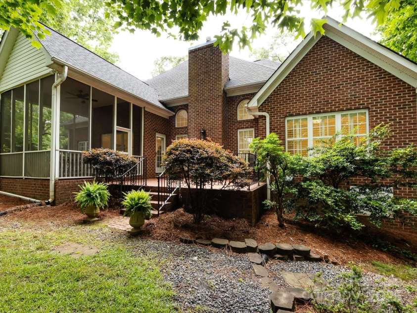 5816 Valley Stream Trail, Waxhaw, NC 28173.  MLS# CAR4262900, YatesRealty ID 34123. 