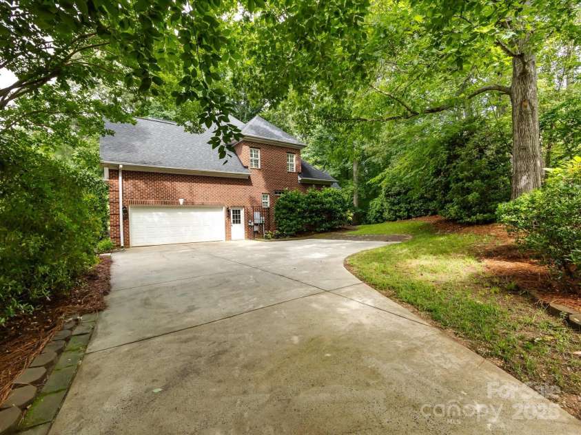 5816 Valley Stream Trail, Waxhaw, NC 28173.  MLS# CAR4262900, YatesRealty ID 34123. 