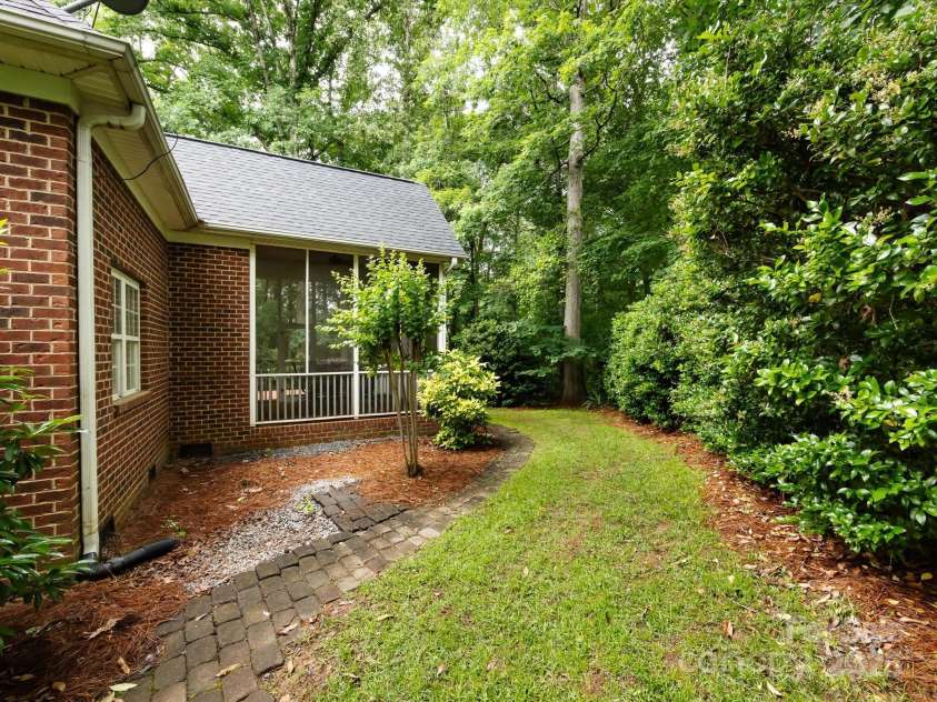 5816 Valley Stream Trail, Waxhaw, NC 28173.  MLS# CAR4262900, YatesRealty ID 34123. 