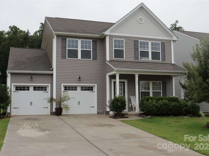 108 Fairfield Drive, Troutman, NC 28166.  MLS# CAR4289512, YatesRealty ID 34124. 3 bed, 2.5 bath 2500sqft home