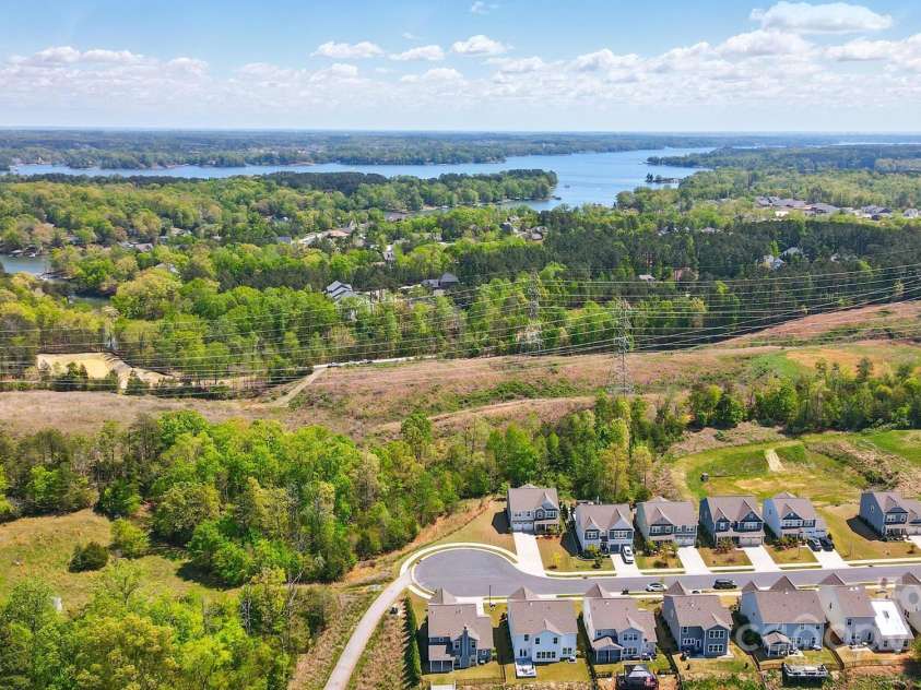 1578 Whitman Court, York, SC 29745.  MLS# CAR4247411, YatesRealty ID 34125. Located in the lakeside community of Handsmill on Lake Wylie.