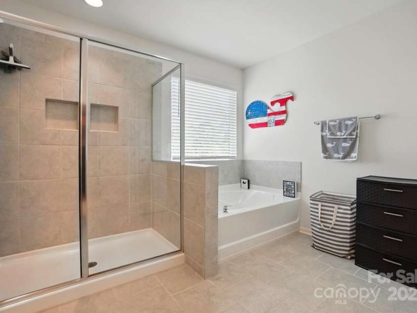 1578 Whitman Court, York, SC 29745.  MLS# CAR4247411, YatesRealty ID 34125. Primary Bath has a shower and garden tub.