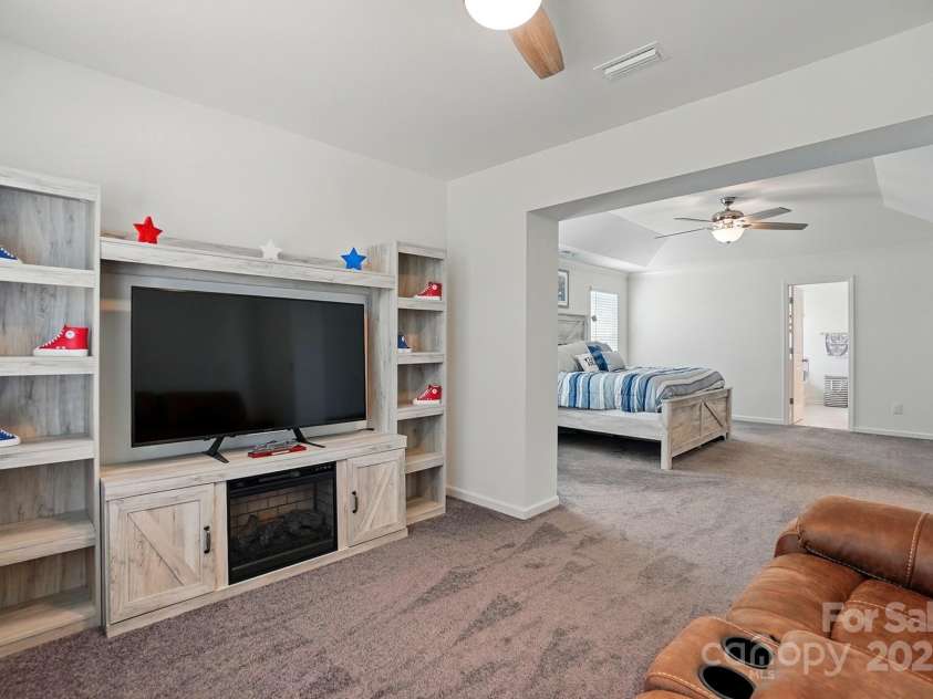 1578 Whitman Court, York, SC 29745.  MLS# CAR4247411, YatesRealty ID 34125. Sitting area in primary bedroom .