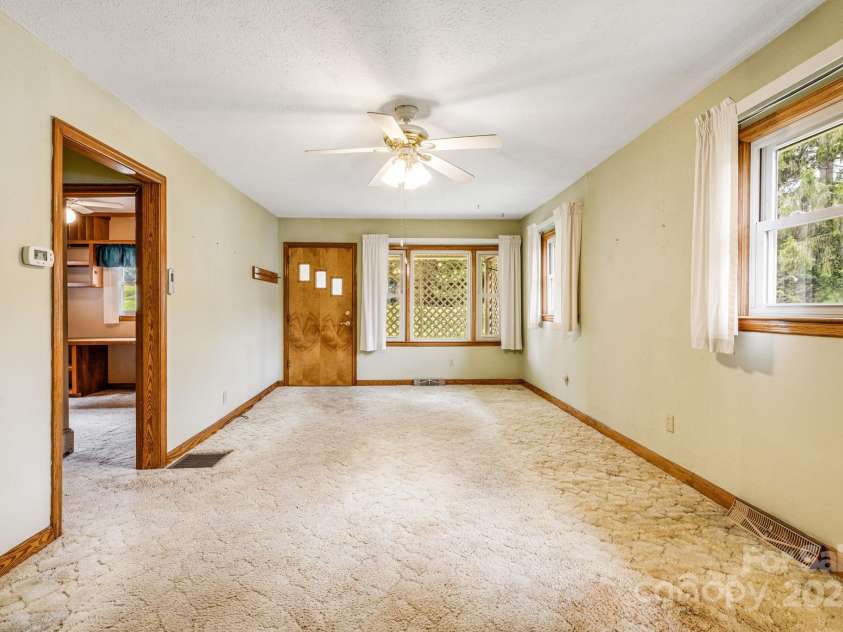 141 Macedonia Road, Asheville, NC 28804.  MLS# CAR4291838, YatesRealty ID 34126. 