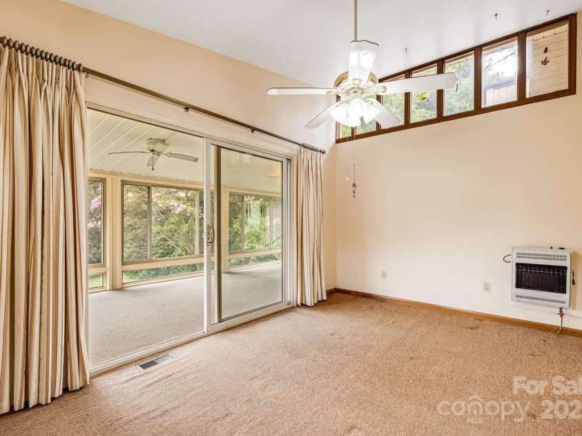 141 Macedonia Road, Asheville, NC 28804.  MLS# CAR4291838, YatesRealty ID 34126. 
