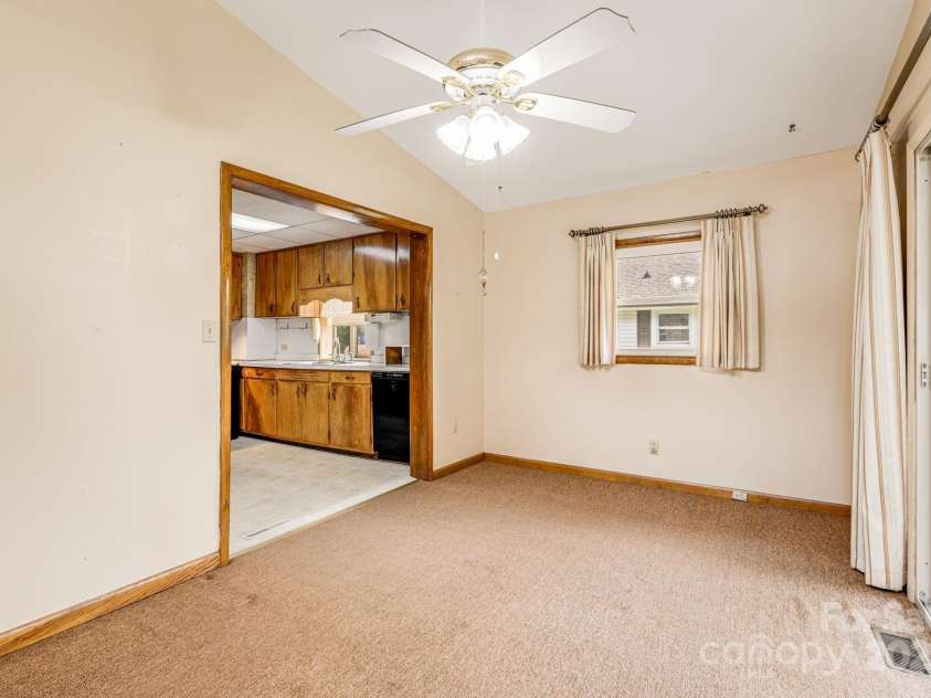 141 Macedonia Road, Asheville, NC 28804.  MLS# CAR4291838, YatesRealty ID 34126. 
