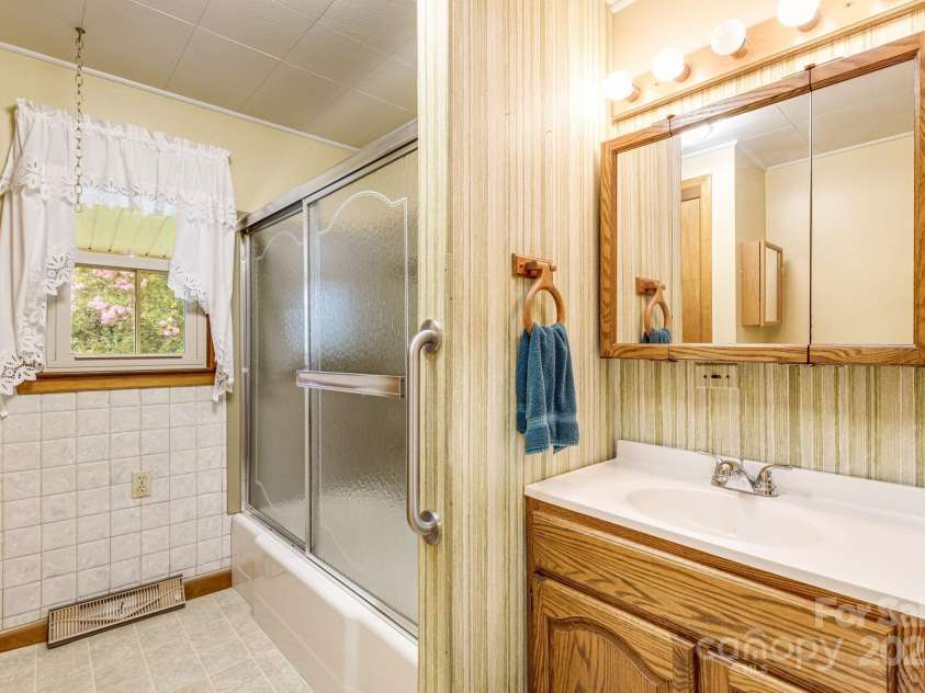 141 Macedonia Road, Asheville, NC 28804.  MLS# CAR4291838, YatesRealty ID 34126. 