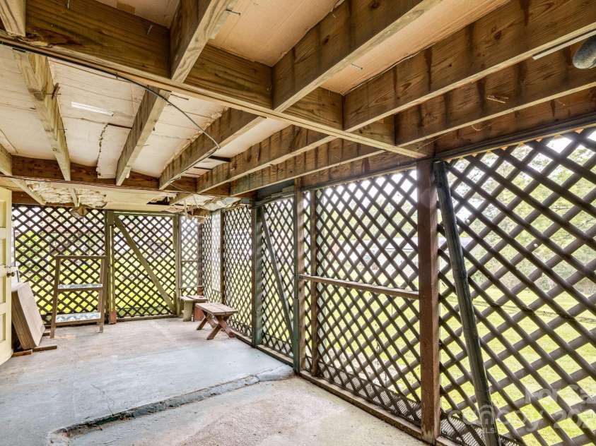 141 Macedonia Road, Asheville, NC 28804.  MLS# CAR4291838, YatesRealty ID 34126. 