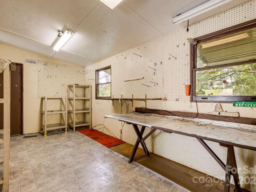 141 Macedonia Road, Asheville, NC 28804.  MLS# CAR4291838, YatesRealty ID 34126. 