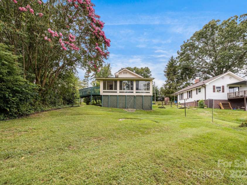 141 Macedonia Road, Asheville, NC 28804.  MLS# CAR4291838, YatesRealty ID 34126. 