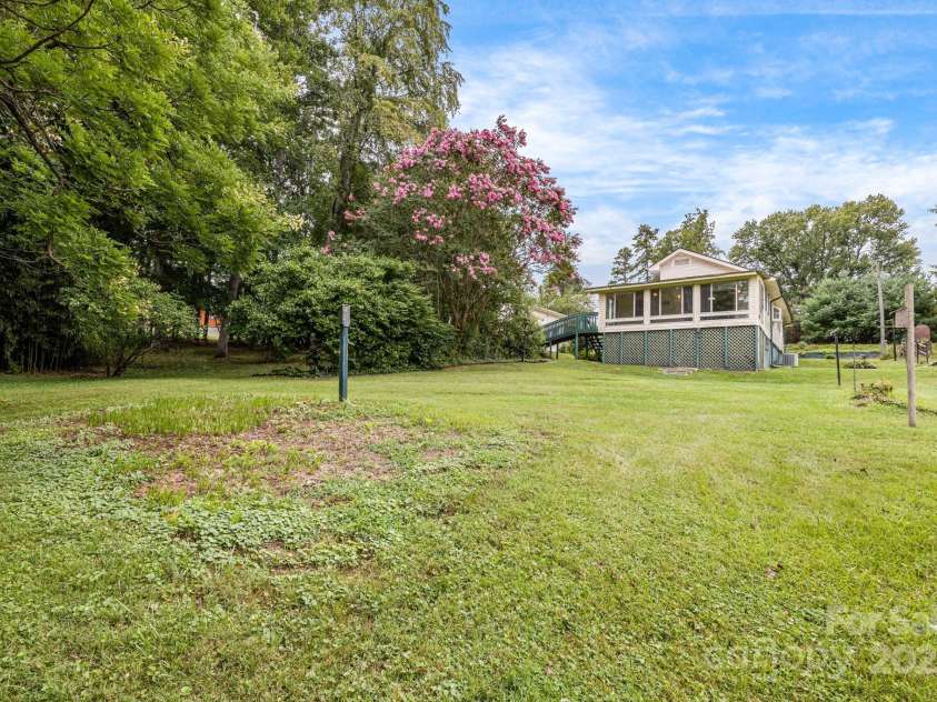 141 Macedonia Road, Asheville, NC 28804.  MLS# CAR4291838, YatesRealty ID 34126. 