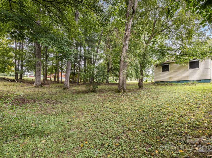 141 Macedonia Road, Asheville, NC 28804.  MLS# CAR4291838, YatesRealty ID 34126. 