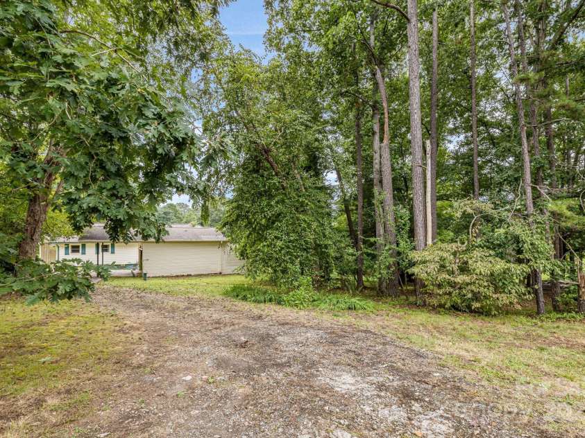 141 Macedonia Road, Asheville, NC 28804.  MLS# CAR4291838, YatesRealty ID 34126. 