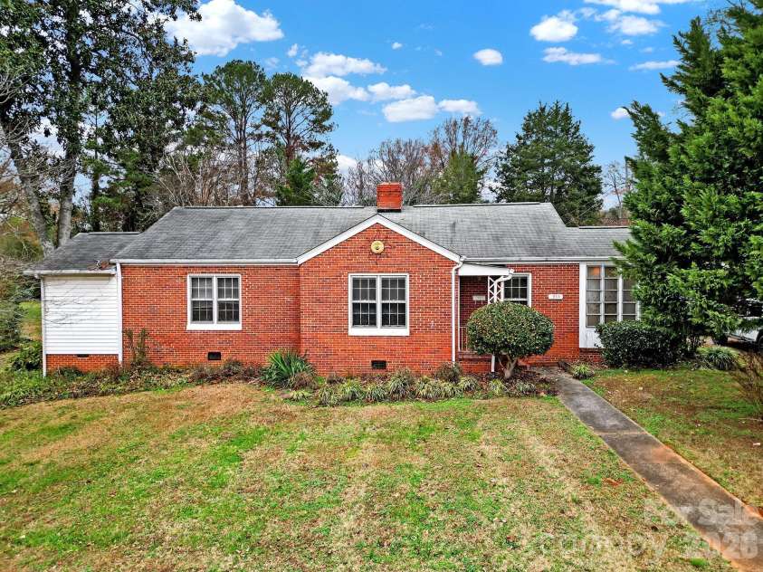951 Cedar Street, Rock Hill, SC 29730.  MLS# CAR4398031, YatesRealty ID 34126. 
