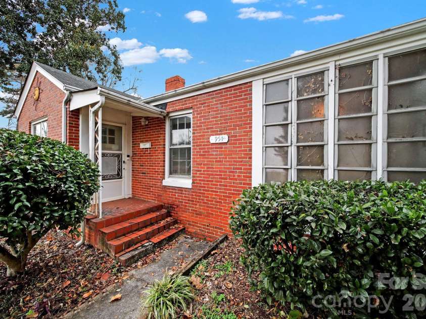 951 Cedar Street, Rock Hill, SC 29730.  MLS# CAR4398031, YatesRealty ID 34126. 