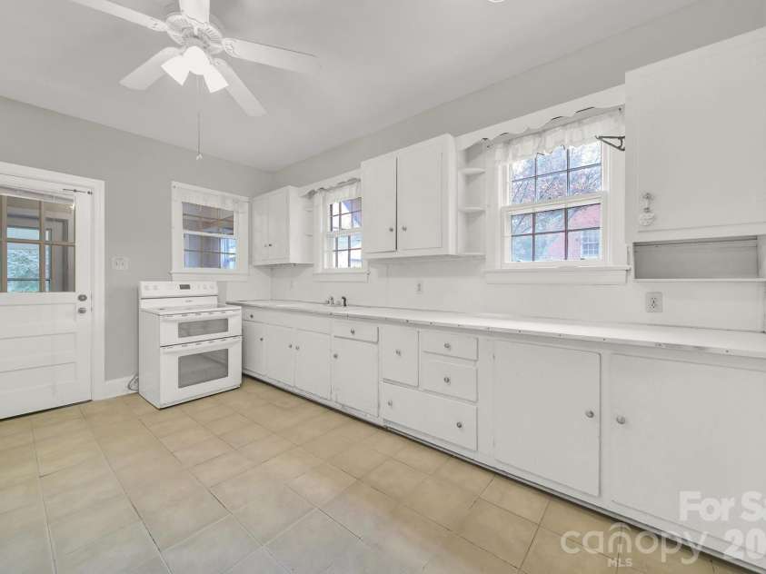 951 Cedar Street, Rock Hill, SC 29730.  MLS# CAR4398031, YatesRealty ID 34126. 