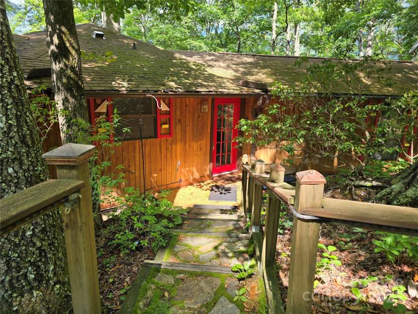 12 White Oak Trail, Black Mountain, NC 28711.  MLS# CAR4287662, YatesRealty ID 34127. 