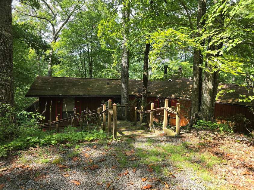 12 White Oak Trail, Black Mountain, NC 28711.  MLS# CAR4287662, YatesRealty ID 34127. 