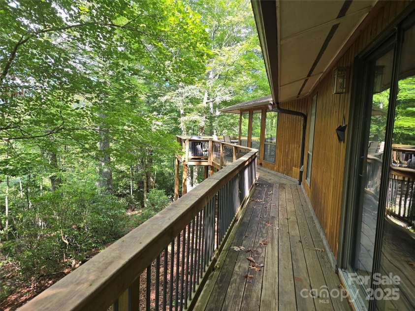 12 White Oak Trail, Black Mountain, NC 28711.  MLS# CAR4287662, YatesRealty ID 34127. 