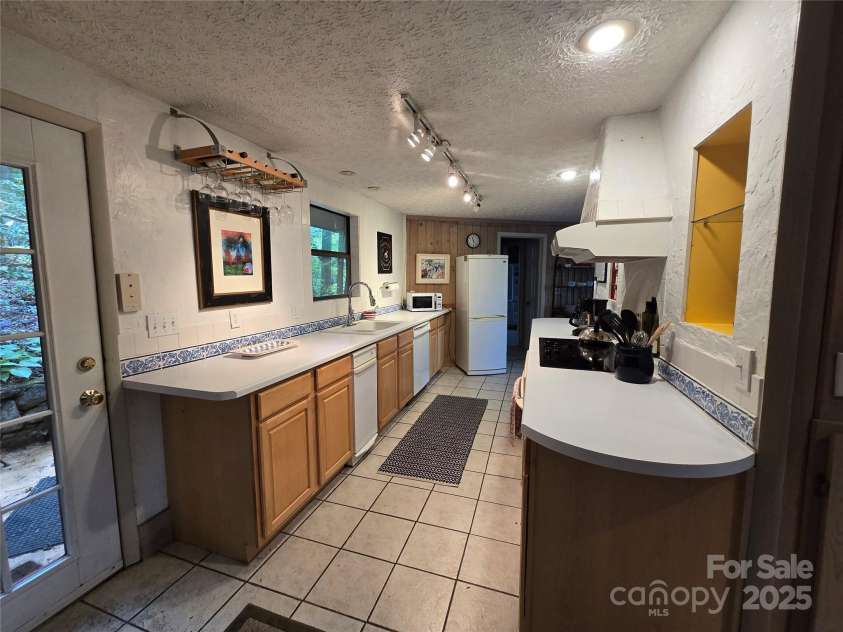 12 White Oak Trail, Black Mountain, NC 28711.  MLS# CAR4287662, YatesRealty ID 34127. 