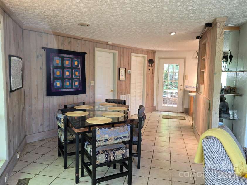 12 White Oak Trail, Black Mountain, NC 28711.  MLS# CAR4287662, YatesRealty ID 34127. 