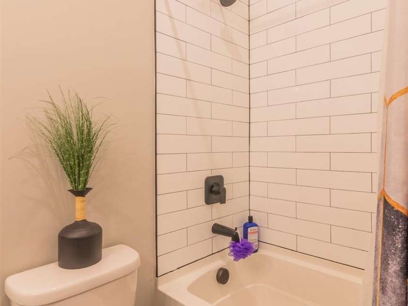 2012 Upstate Way, Charlotte, NC 28206.  MLS# CAR4396274, YatesRealty ID 34127. 