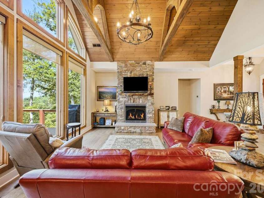 48 Mountain Morning Lane, Hendersonville, NC 28739.  MLS# CAR4394682, YatesRealty ID 34129. 