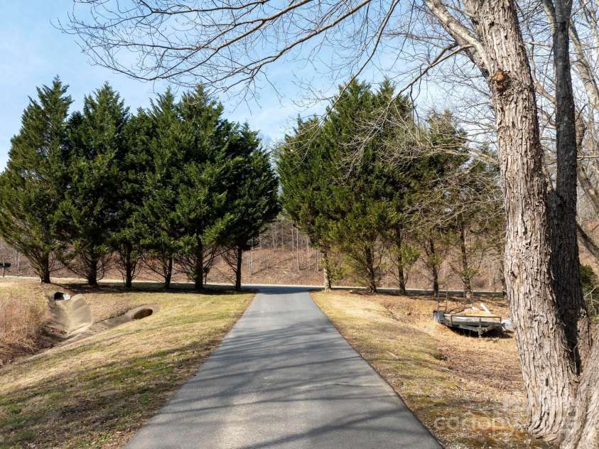 2570 Blowing Rock Boulevard, Lenoir, NC 28645.  MLS# CAR4223485, YatesRealty ID 3413. 