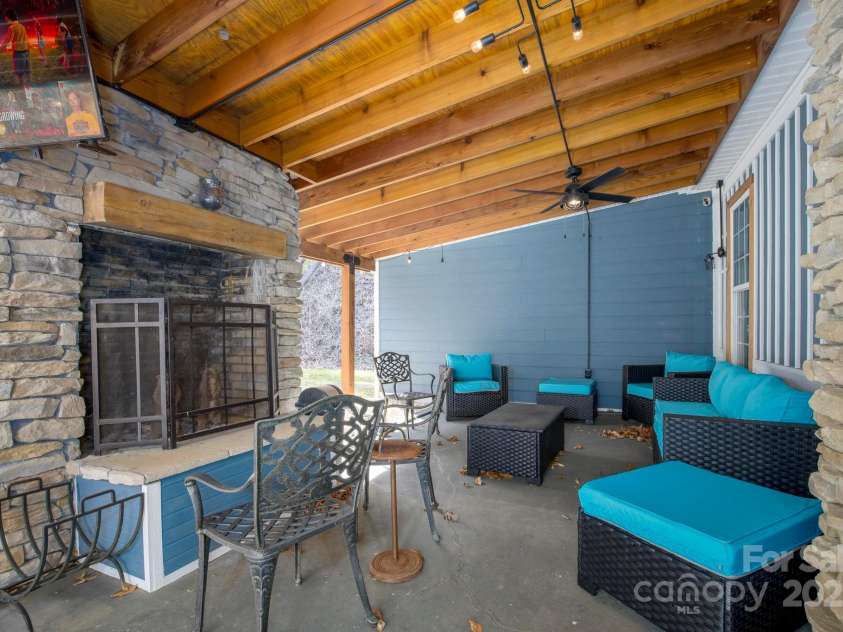 2570 Blowing Rock Boulevard, Lenoir, NC 28645.  MLS# CAR4223485, YatesRealty ID 3413. 