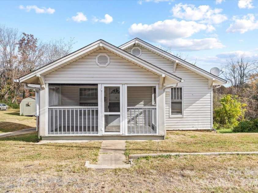 412 Wilson Street, Lenoir, NC 28645.  MLS# CAR4330360, YatesRealty ID 3413. 