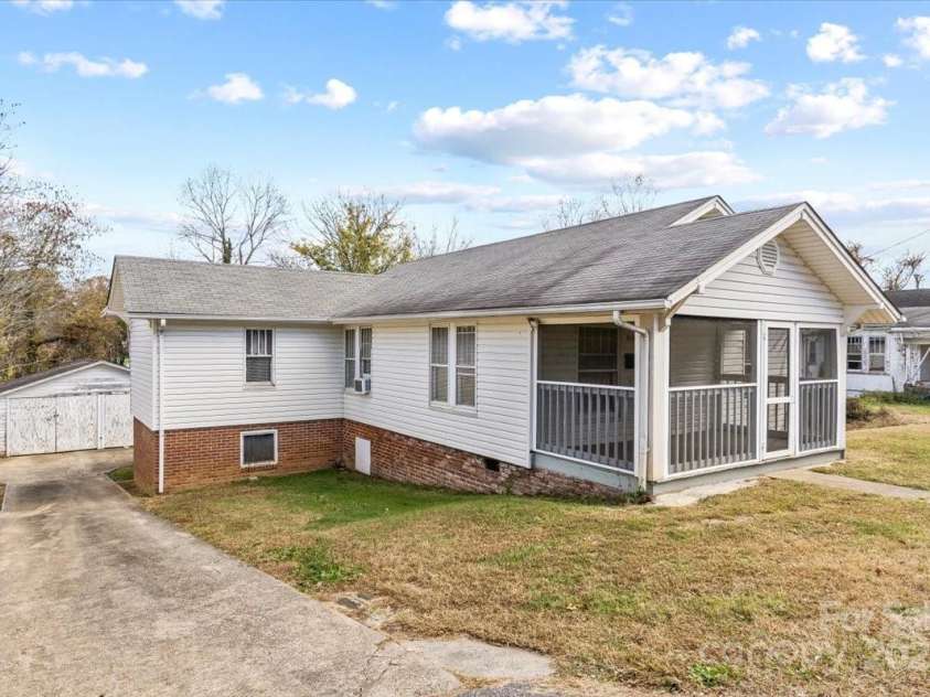 412 Wilson Street, Lenoir, NC 28645.  MLS# CAR4330360, YatesRealty ID 3413. 