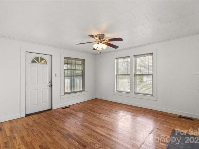 412 Wilson Street, Lenoir, NC 28645.  MLS# CAR4330360, YatesRealty ID 3413. 