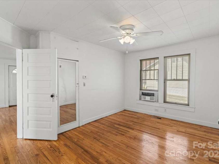 412 Wilson Street, Lenoir, NC 28645.  MLS# CAR4330360, YatesRealty ID 3413. 