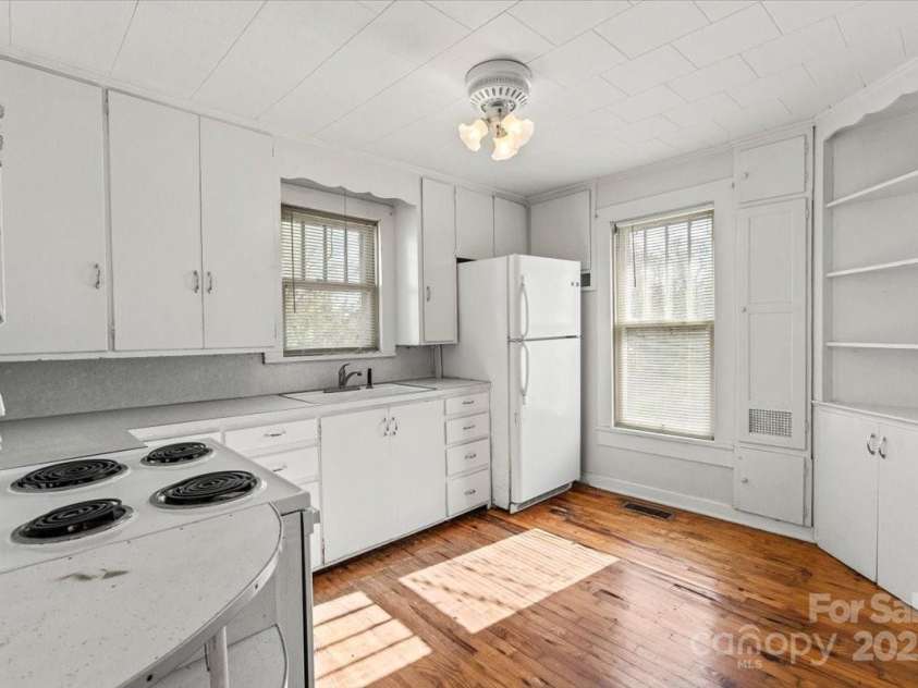 412 Wilson Street, Lenoir, NC 28645.  MLS# CAR4330360, YatesRealty ID 3413. 