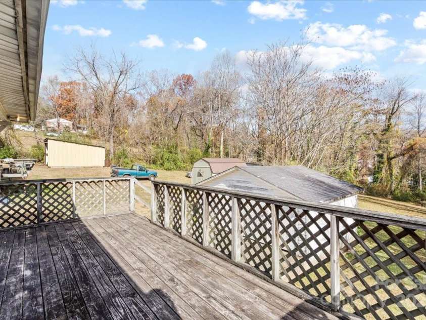 412 Wilson Street, Lenoir, NC 28645.  MLS# CAR4330360, YatesRealty ID 3413. 