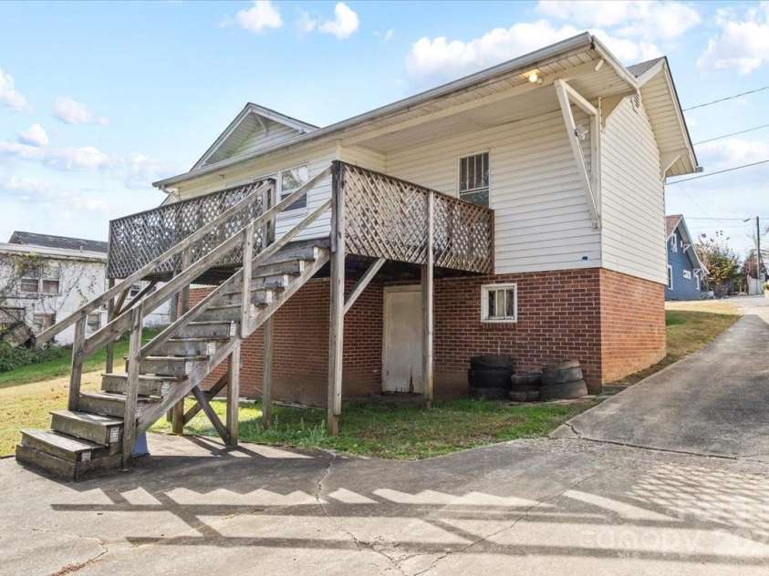 412 Wilson Street, Lenoir, NC 28645.  MLS# CAR4330360, YatesRealty ID 3413. 