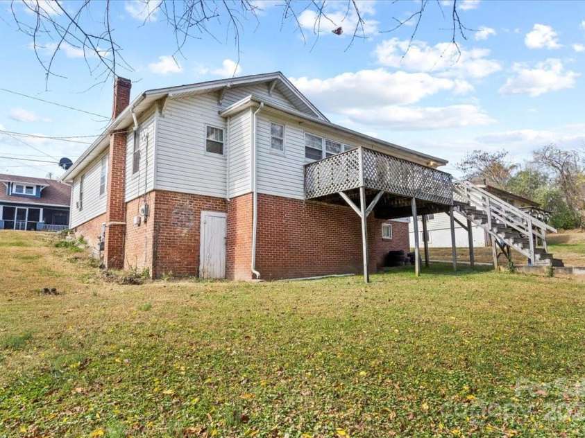 412 Wilson Street, Lenoir, NC 28645.  MLS# CAR4330360, YatesRealty ID 3413. 