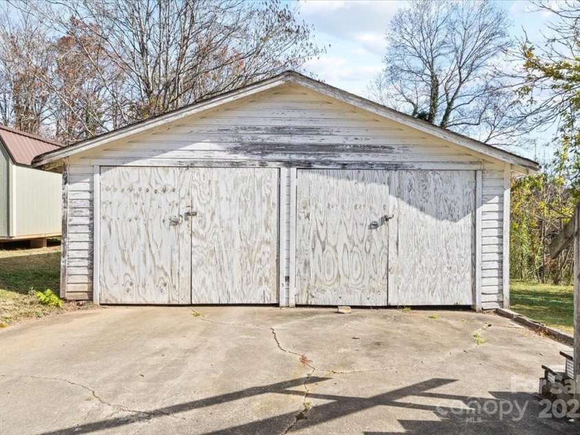 412 Wilson Street, Lenoir, NC 28645.  MLS# CAR4330360, YatesRealty ID 3413. 